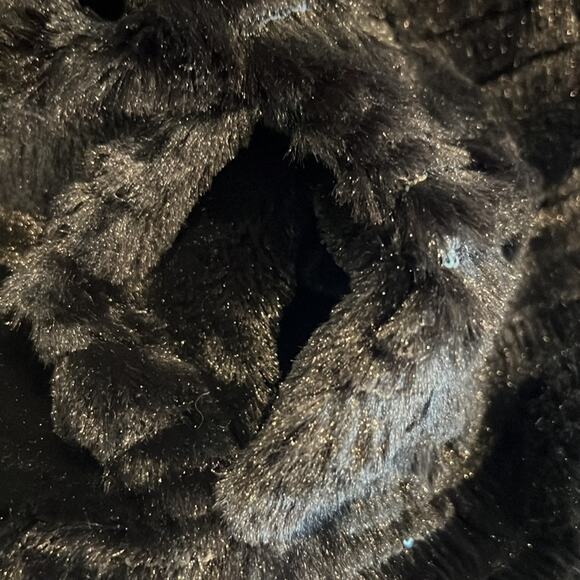 Widgeon Girls Black Super Soft Faux Fur Jacket with Sequins & Pockets - Size M - Picture 6 of 6